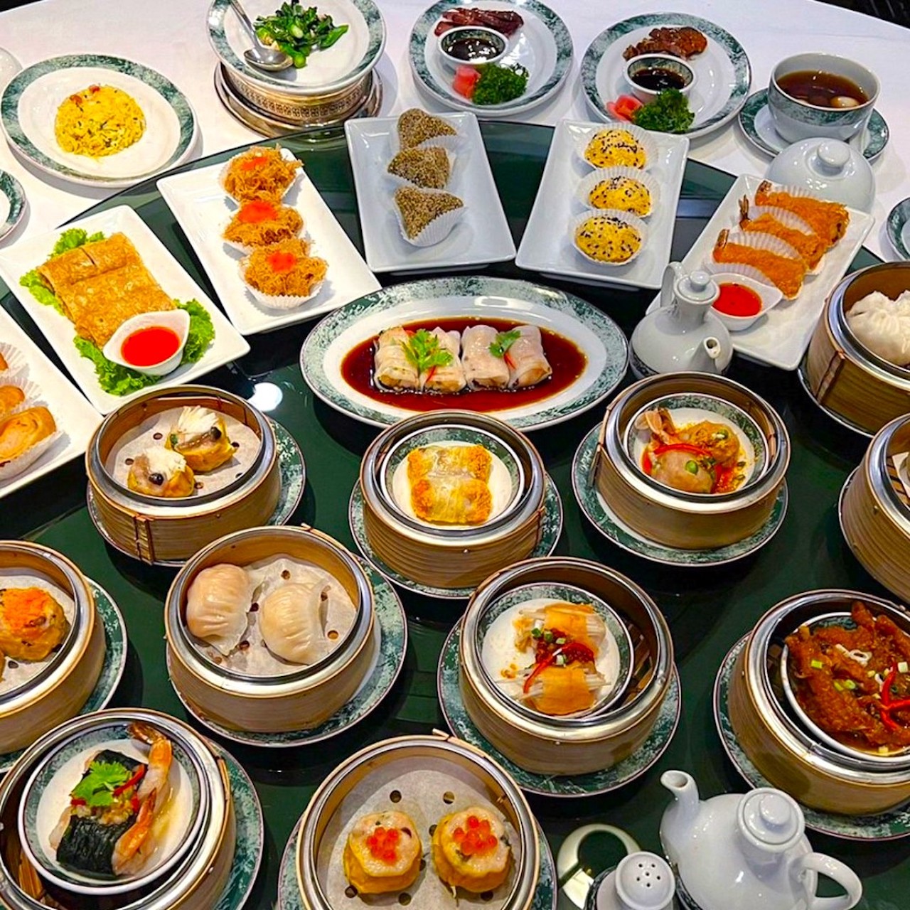 Dynasty Centara Grand Central Ladprao All You Can Eat Dim Sum over 36 items plus 5 main dishes/dessert with free flow Chinese Tea and get special half Guitar duck for 2 persons
