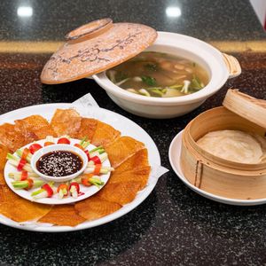 ฮองมิน เซ็นทรัลปิ่นเกล้า Special Come 4, Pay 3 Offer at 667 Baht / Person: Hongmin AYCE w/ Premium Menus