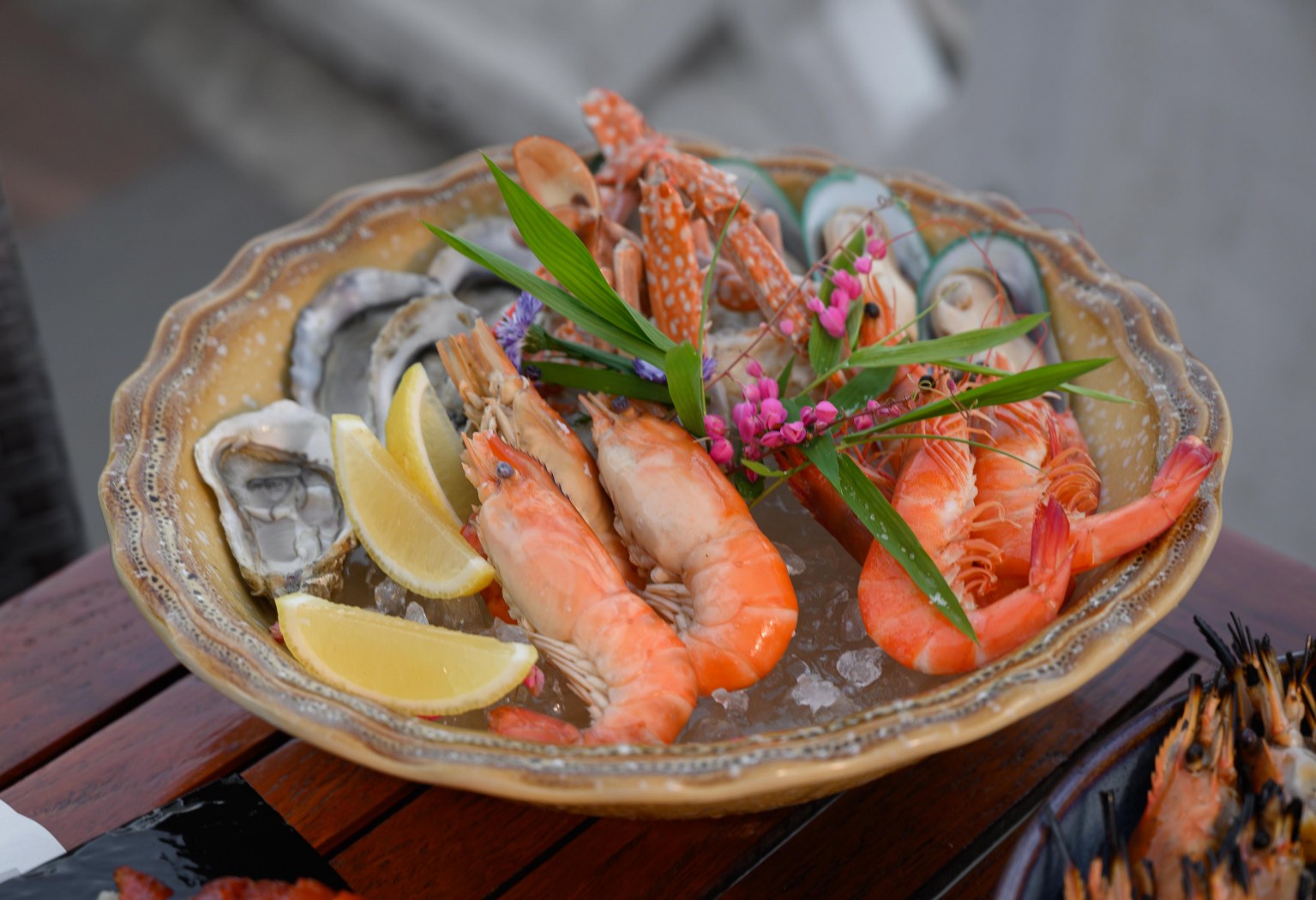 Riverside Terrace โรงแรมอนันตรา กรุงเทพฯ ริเวอร์ไซด์ รีสอร์ท (Sun-Mon) International BBQ & Seafood Night w/ Free Flow Soft Drinks 