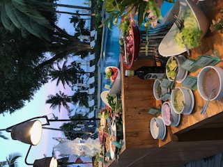 โคสท์บีชคลับและบิสโทร เซ็นทาราแกรนด์ รีสอร์ท แอนด์ วิลล่า (หัวหิน) [Only Saturday] International Seafood and Meat BBQ Buffet
