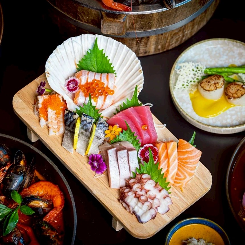 Flavors at Renaissance Bangkok International Seafood Buffet with Free Flow Water (Thursday - Sunday)