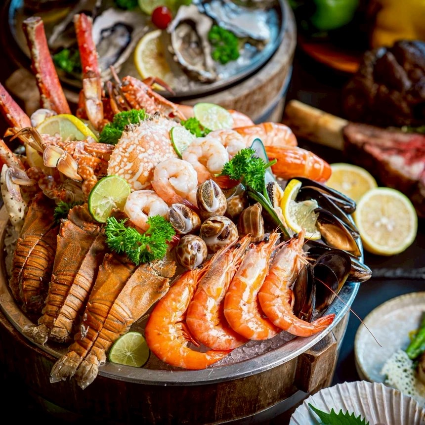 Flavors at Renaissance Bangkok International Seafood Buffet with Free Flow Beer & Soft Drink (Thursday - Sunday)