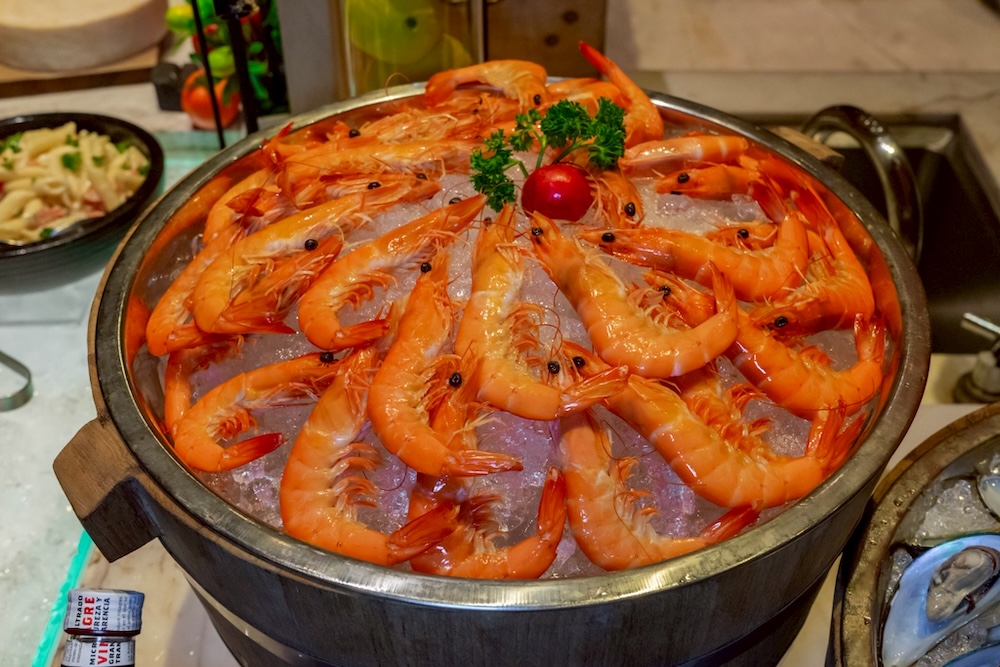 27 Bites Brasserie at Radisson Blu Plaza Bangkok Seafood Buffet “The River Prawns Edition” (Every Friday)