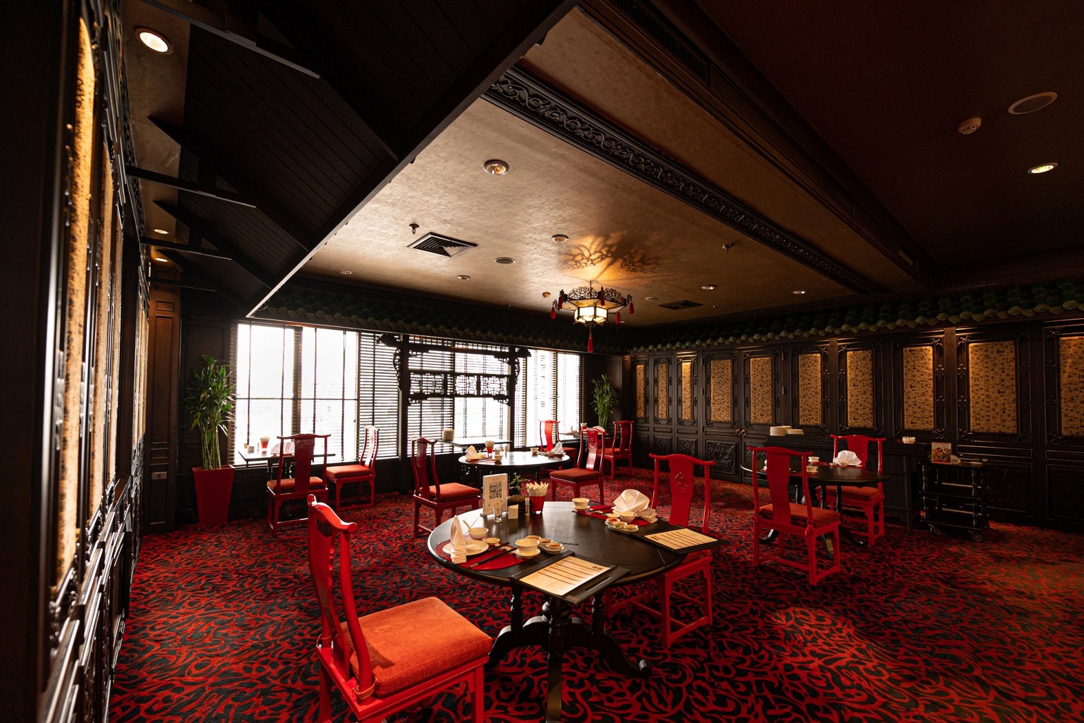 Sui Sian Restaurant The Landmark Bangkok Hotel Diner Buffet with Free Flow water , Chinese tea , Chrysanthemum Tea 