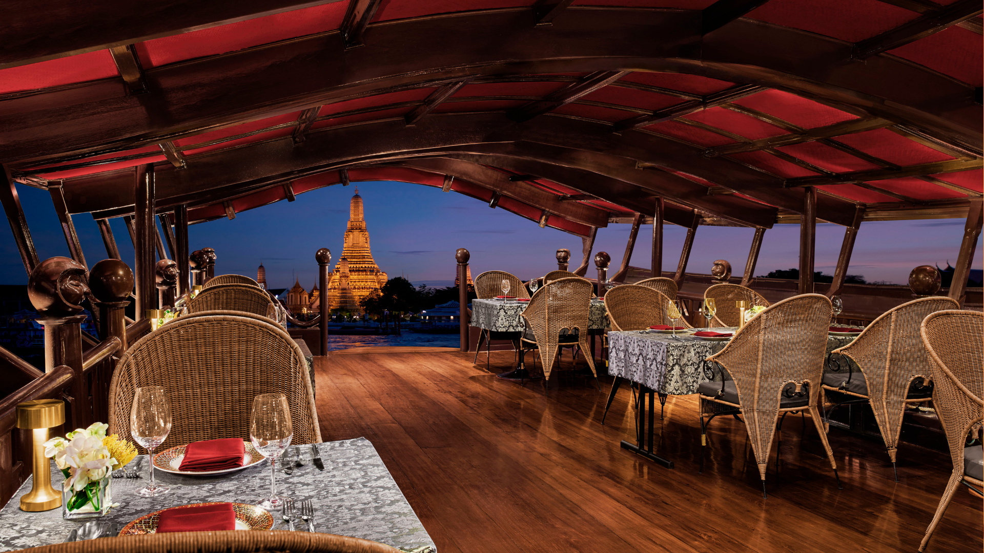 Manohra Cruises Bangkok Thai Set Menu with Free Flow Soft Drink 