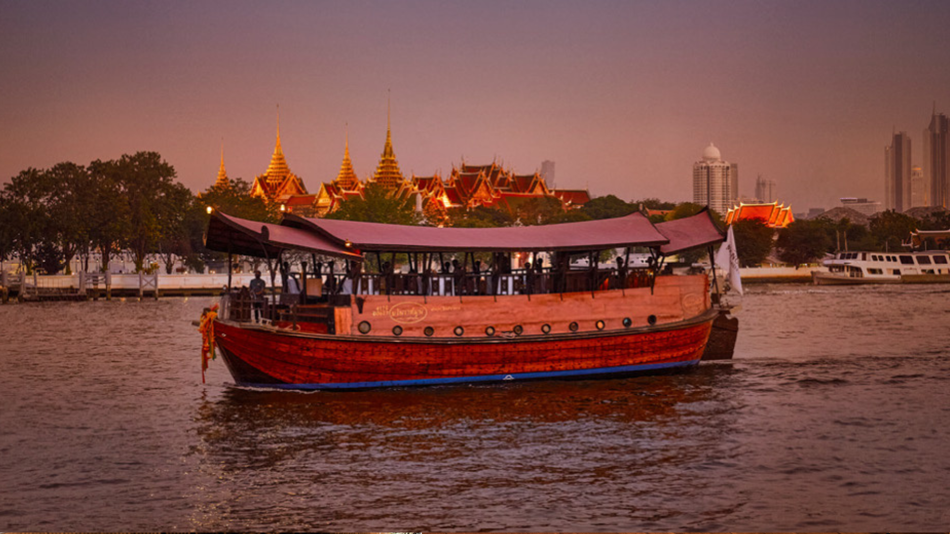 Manohra Cruises Bangkok Premium Thai Set Menu with Free Flow Soft Drink
