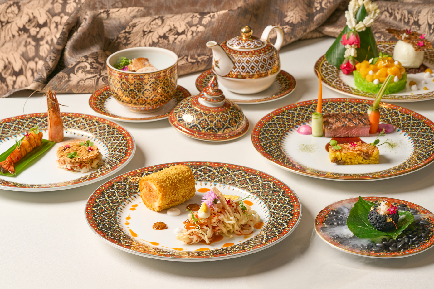 Manohra Cruises Bangkok Premium Thai Set Menu with Free Flow Wine, Beer & Soft Drink