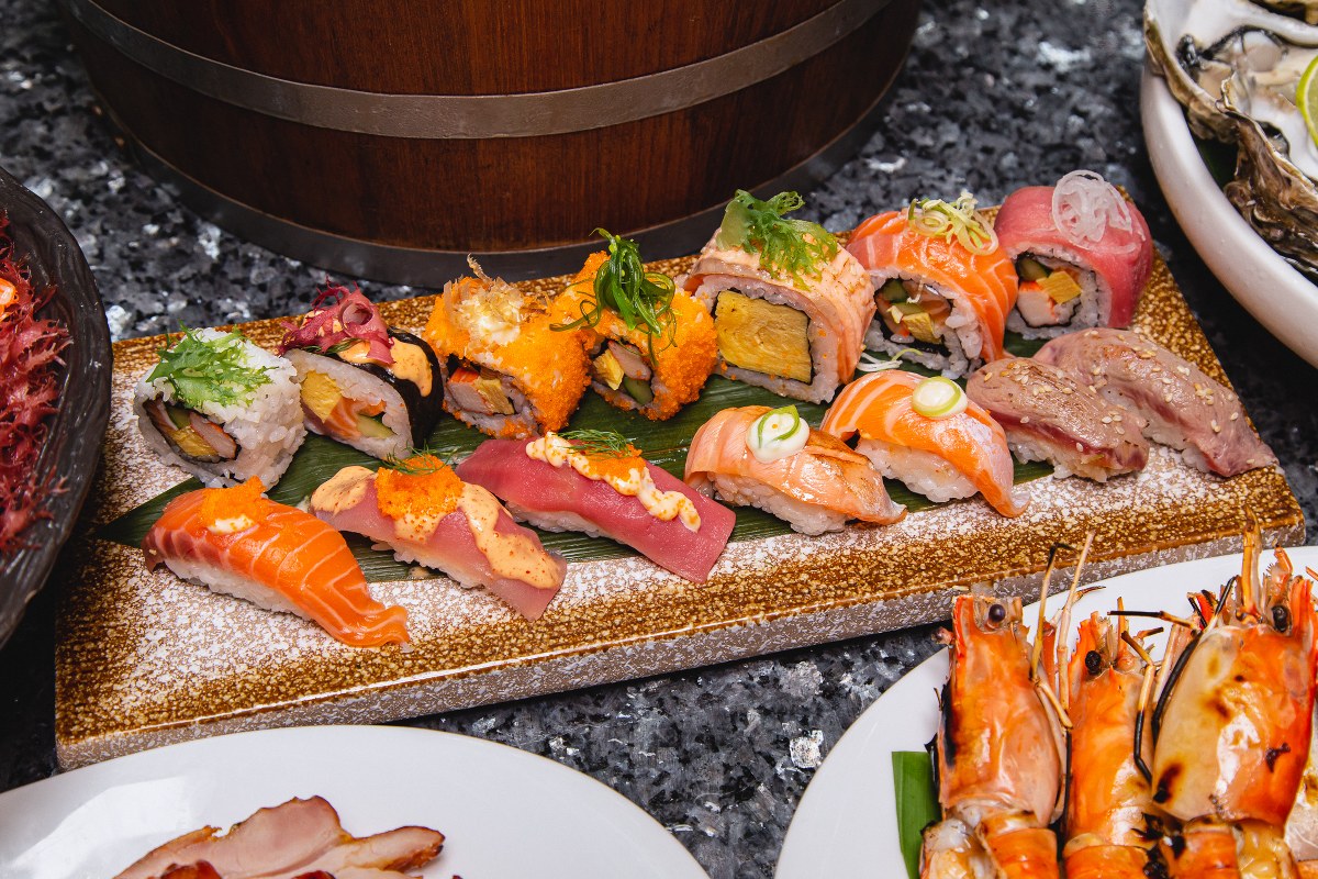 Romsai Banyan Tree Hotel [Fri.-Sat. Dinner & Sun. Brunch] International Buffet with Free Flow Sparkling Wine + half lobster