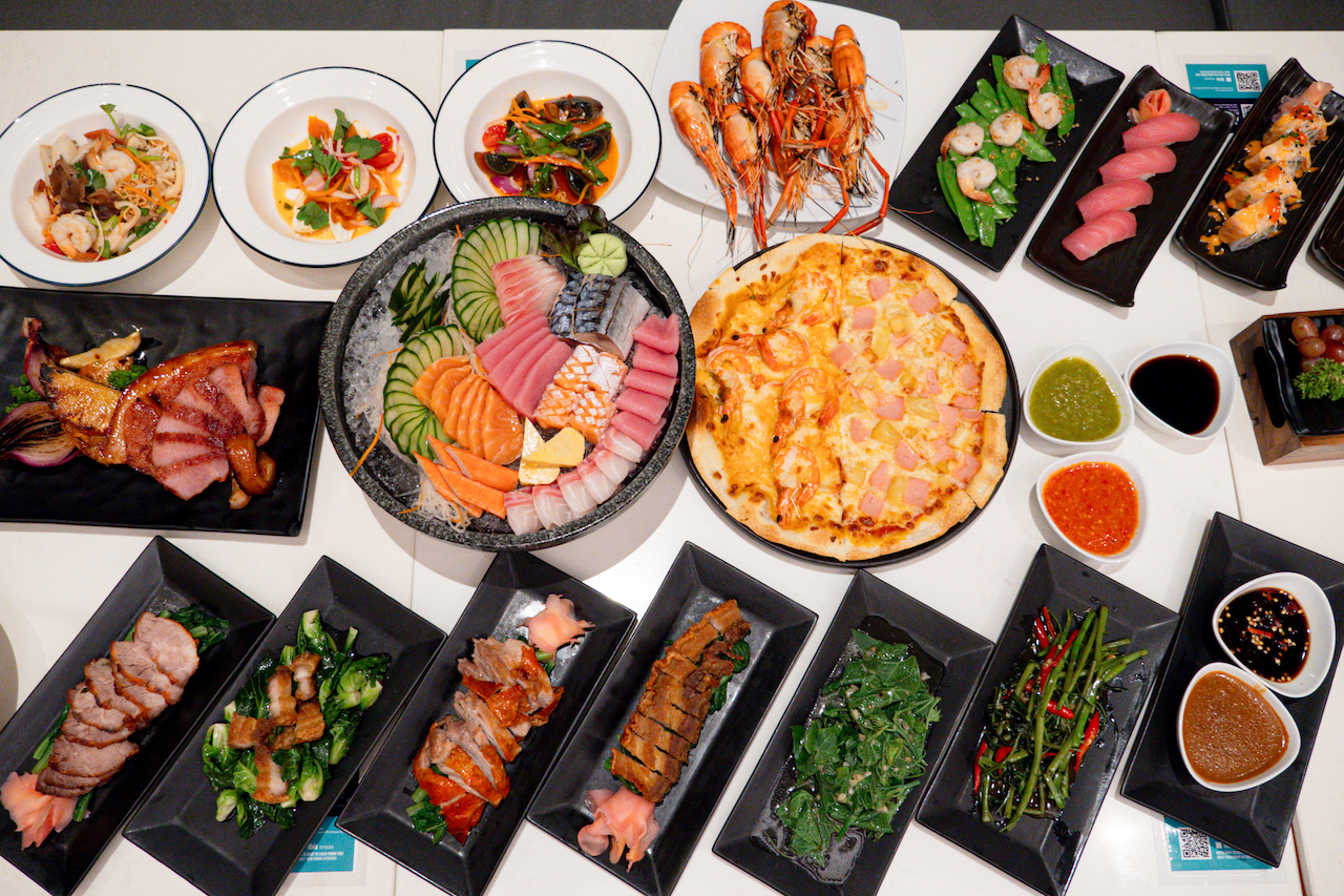 Streats Cafe at ibis Styles Bangkok Ratchada (Mon-Thu) Dinner Buffet Unlimited River Prawn with Free Flow Soft Drink