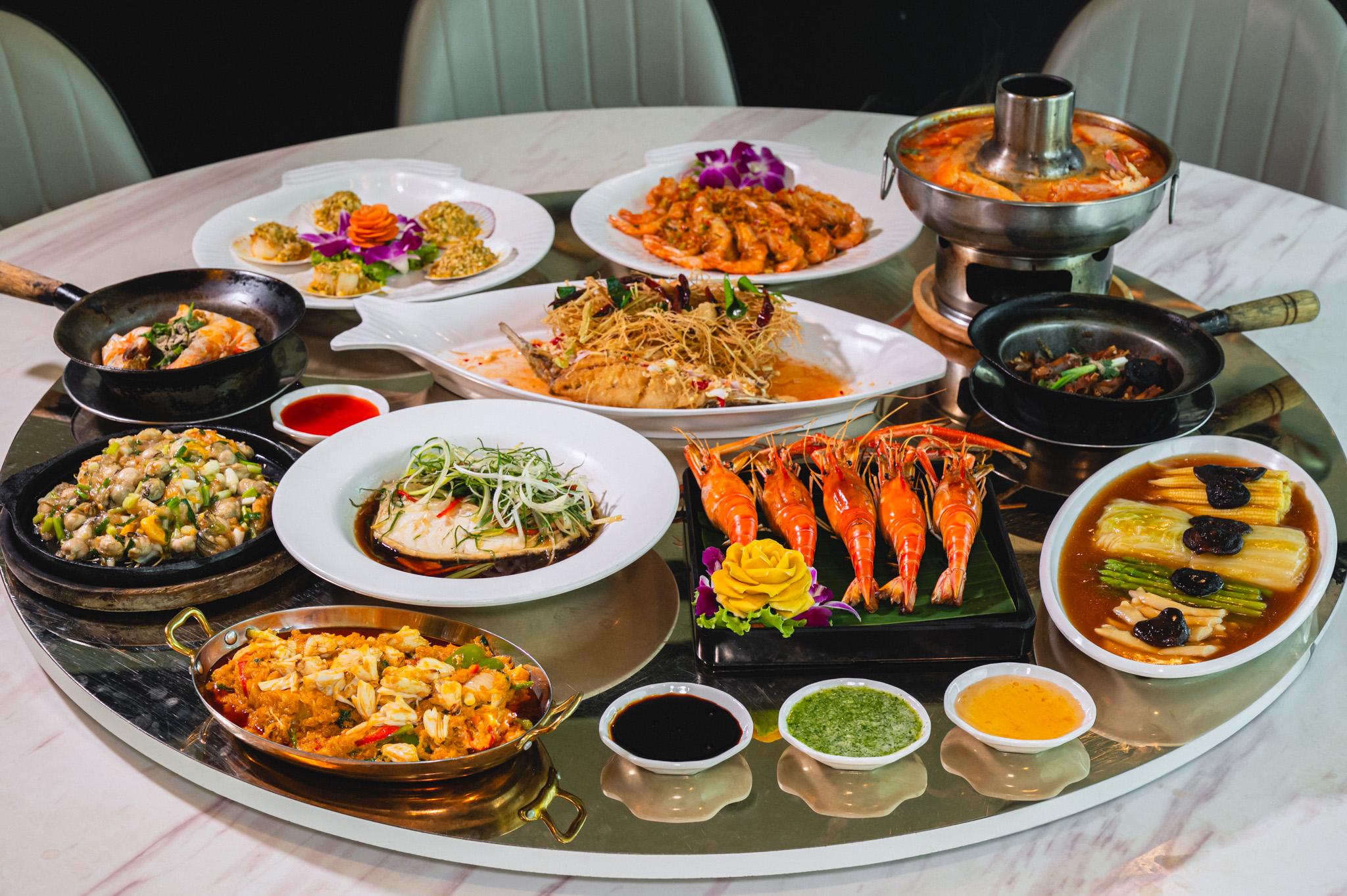 Kuang Seafood Ratchada All You Can Eat + 1 Premium Dish and 1 Special Menu with Free Flow Soft Drink & Beer (2 Hrs)