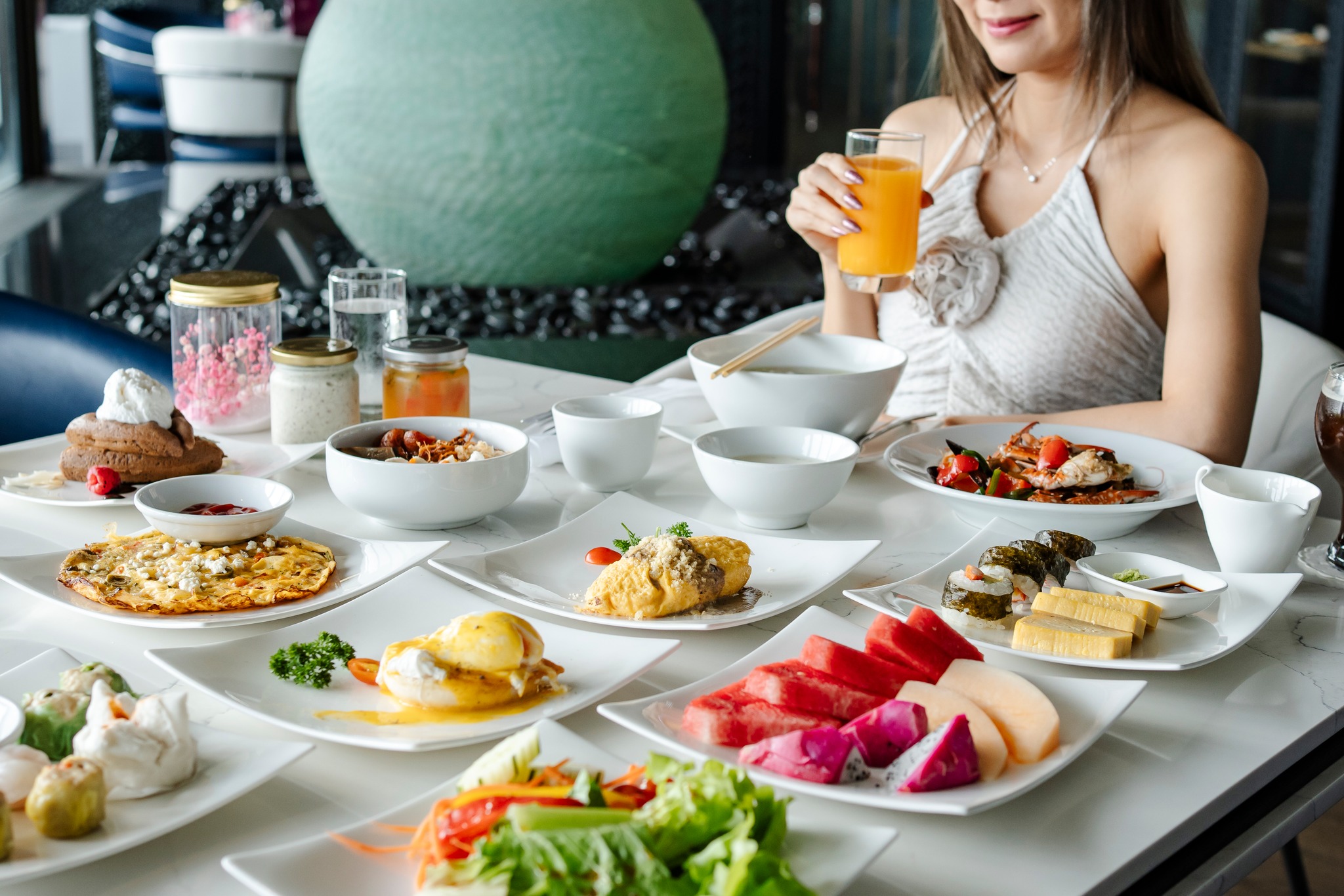 Panorama Crowne Plaza Bangkok Lumpini Park International Breakfast 6.00 AM - 10.30 AM (Last Order 10.20 AM)
