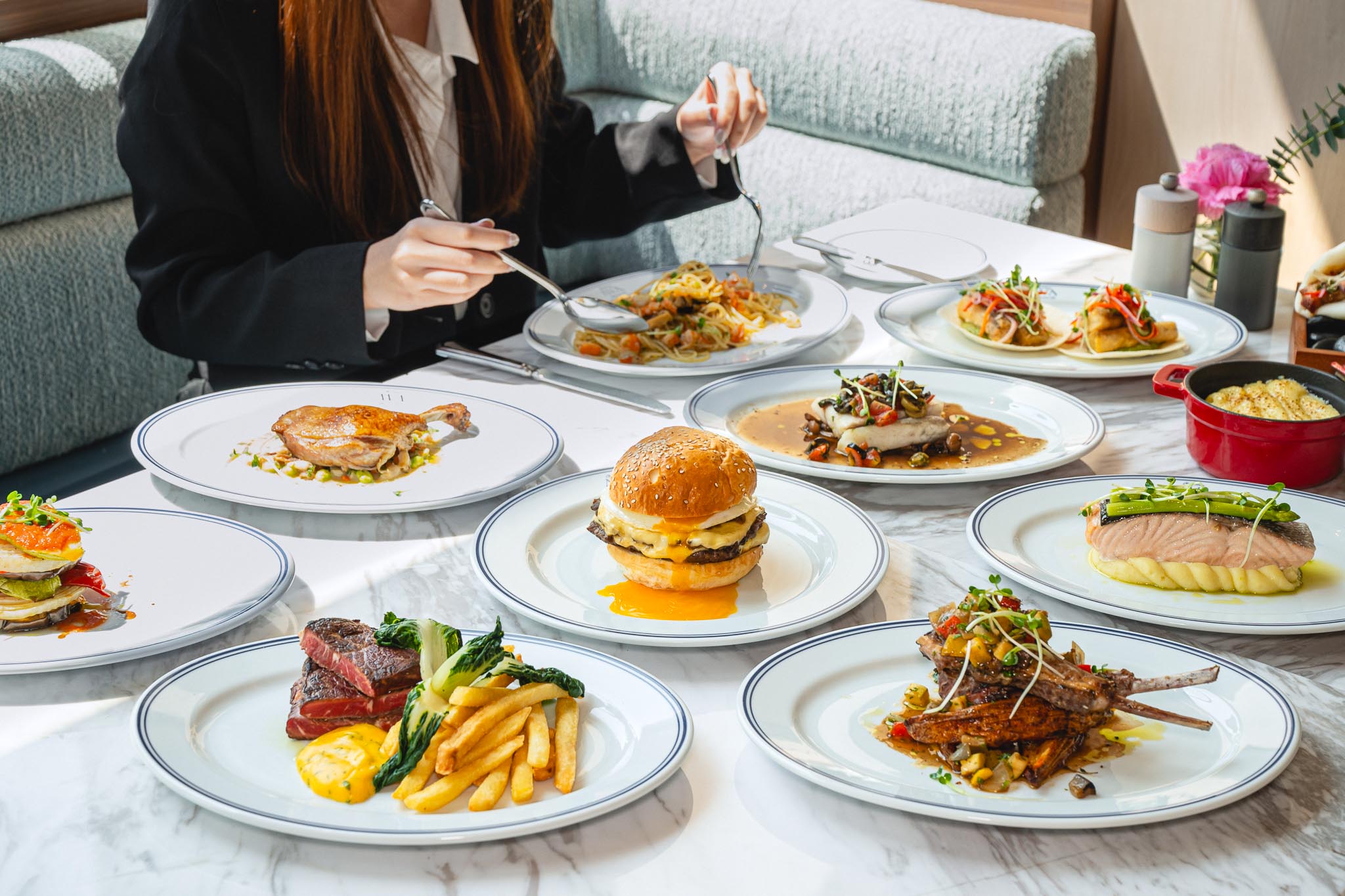 AVA Brasserie at InterContinental Bangkok Sukhumvit (Mon-Fri) Brasserie Dinner with a Complimentary Welcome Drink (Semi-Buffet)