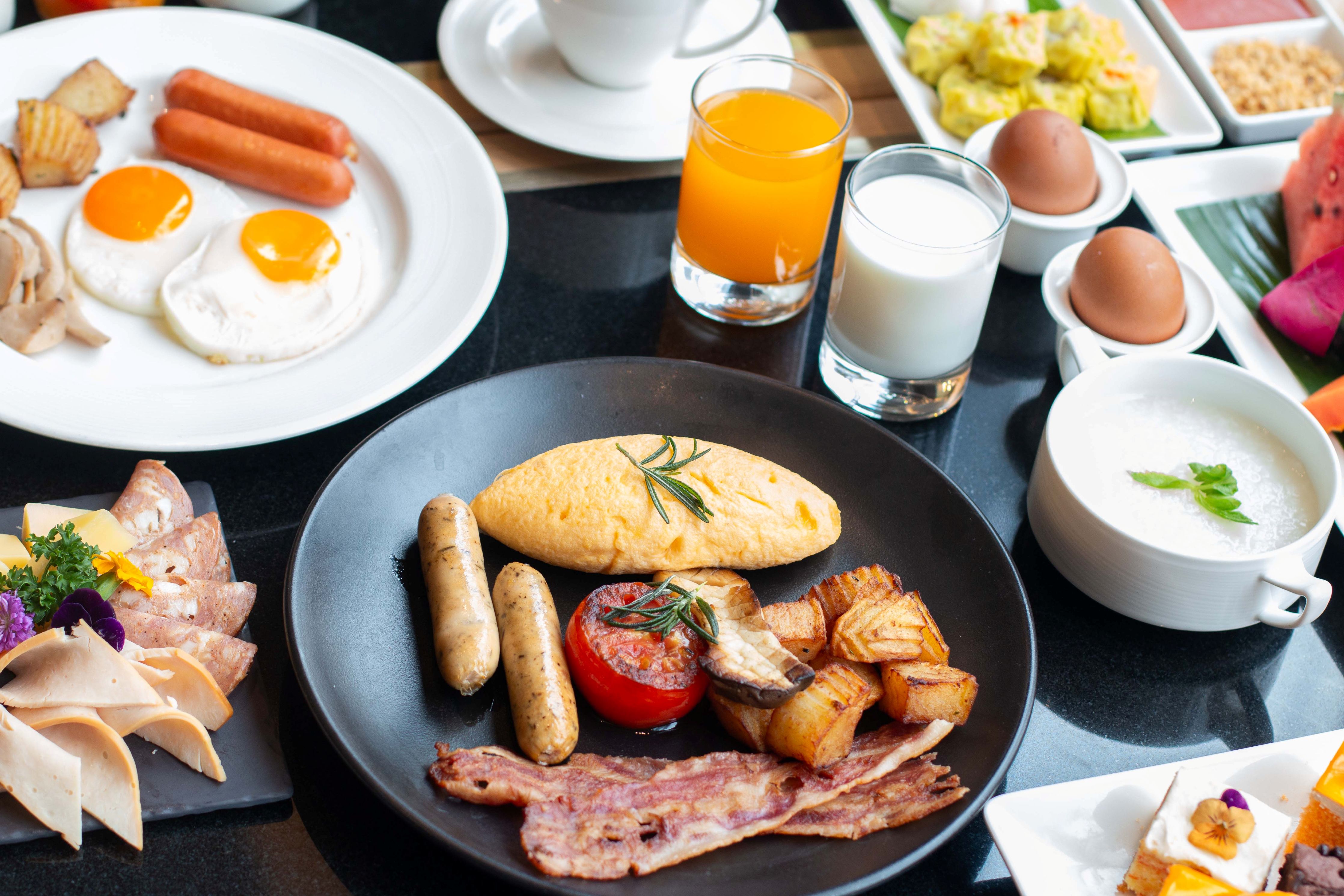 The Market Restaurant at Mercure Bangkok Sukhumvit 24  Breakfast Buffet