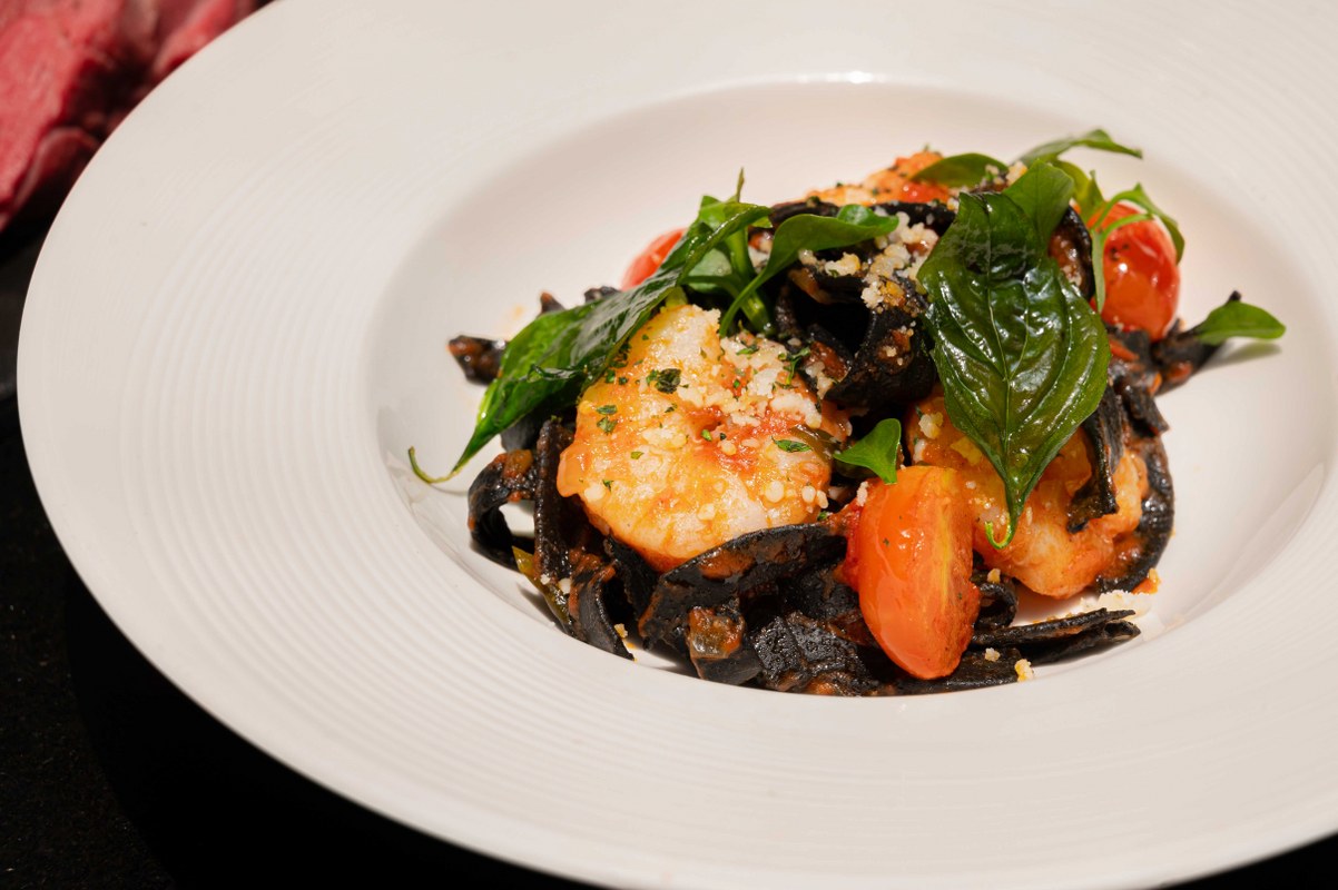 Rain Tree Cafe at The Athenee Hotel [Fri.-Sat] Seafood Dinner Buffet with FF Water & 1 Coffee & Tea