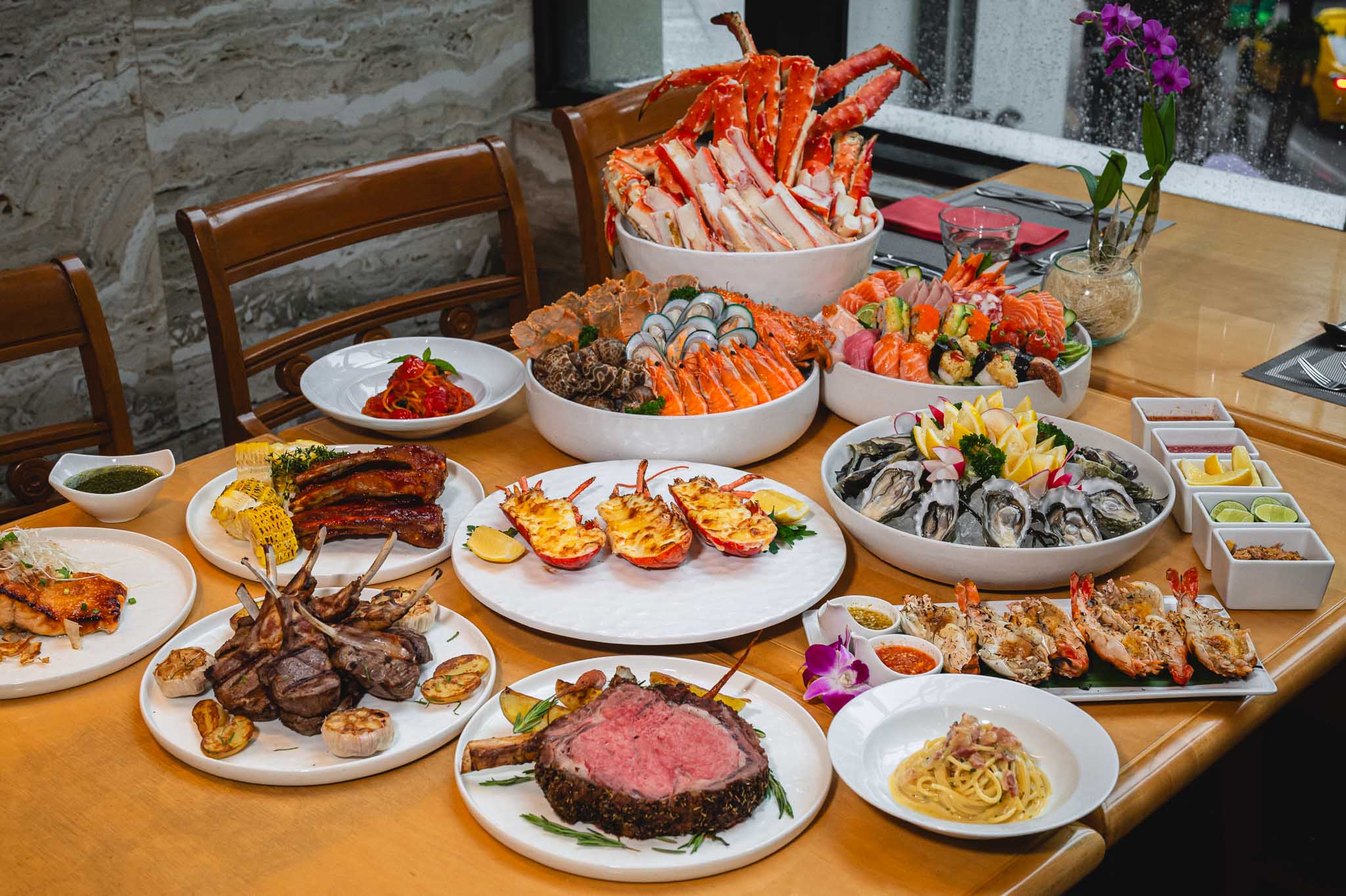 Orchid Cafe at Sheraton Grande Sukhumvit A Luxury Collection Hotel Oct. Onwards [Mon-Thurs Dinner] International Buffet With One Soft Drink Per Person 