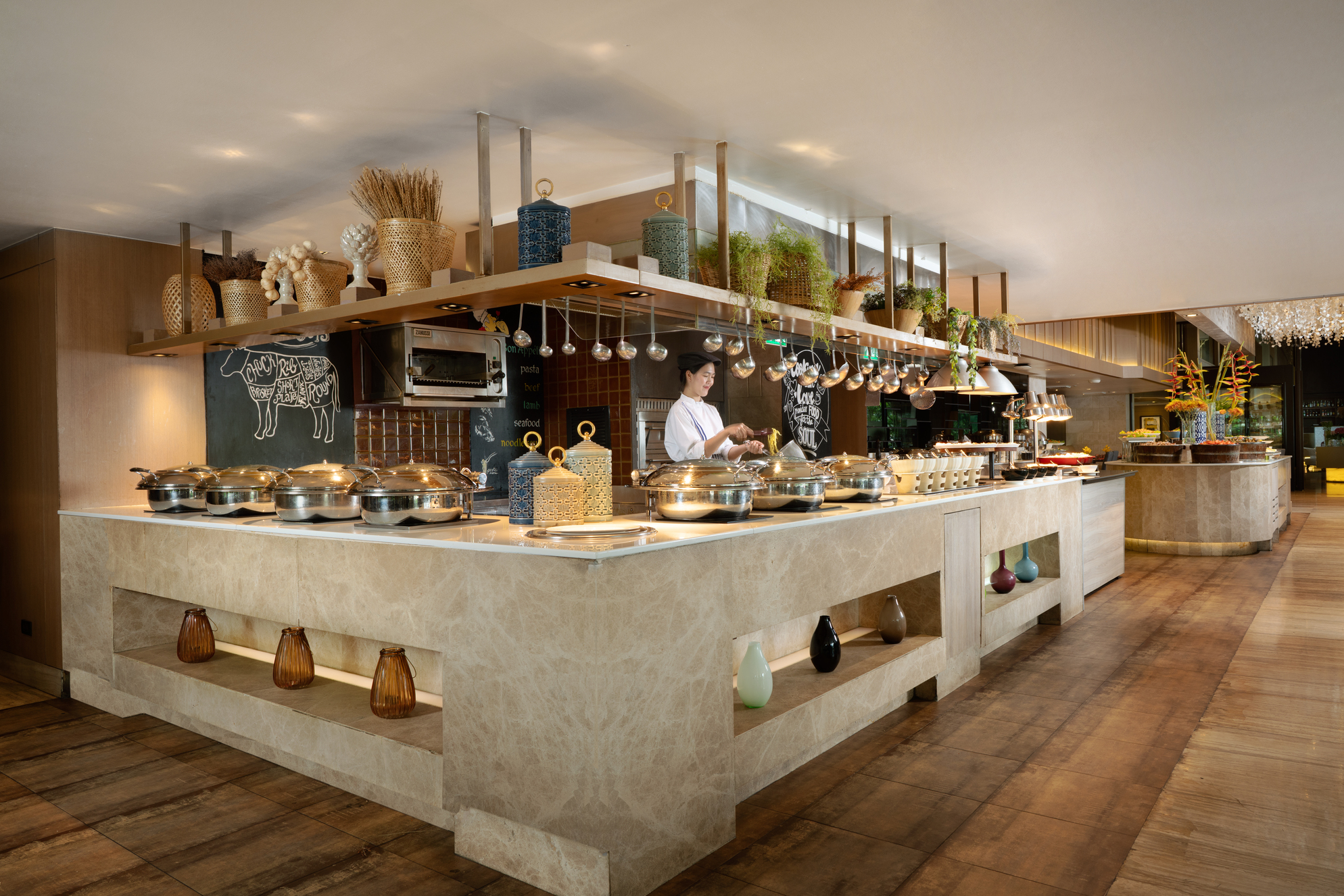 วันรัชดา โรงแรมอวานี รัชดา New: International Lunch Buffet (Mon-Fri)