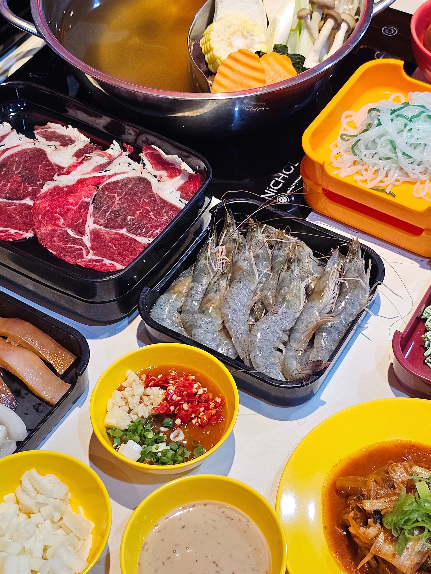 SOS Shabu Big C Rama 4 Premium buffet with free refill drinks and  ice cream scoops 