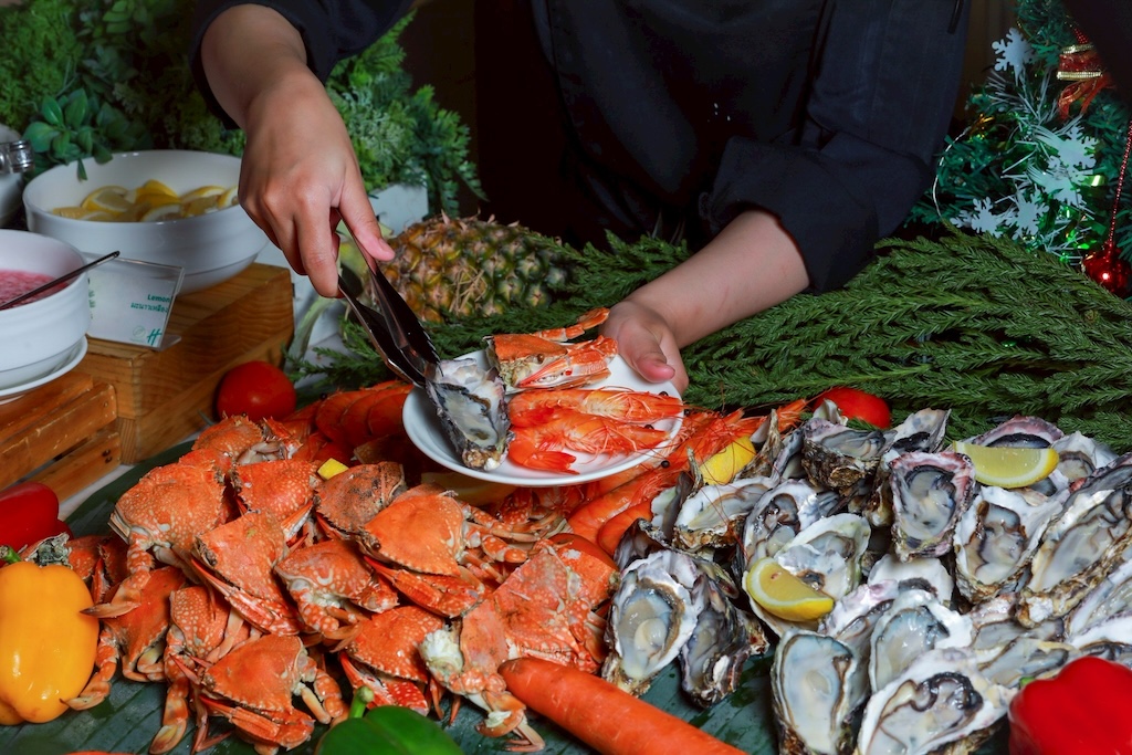 The Brasserie l Holiday Inn Rayong Seafood & Meat Lover International Buffet