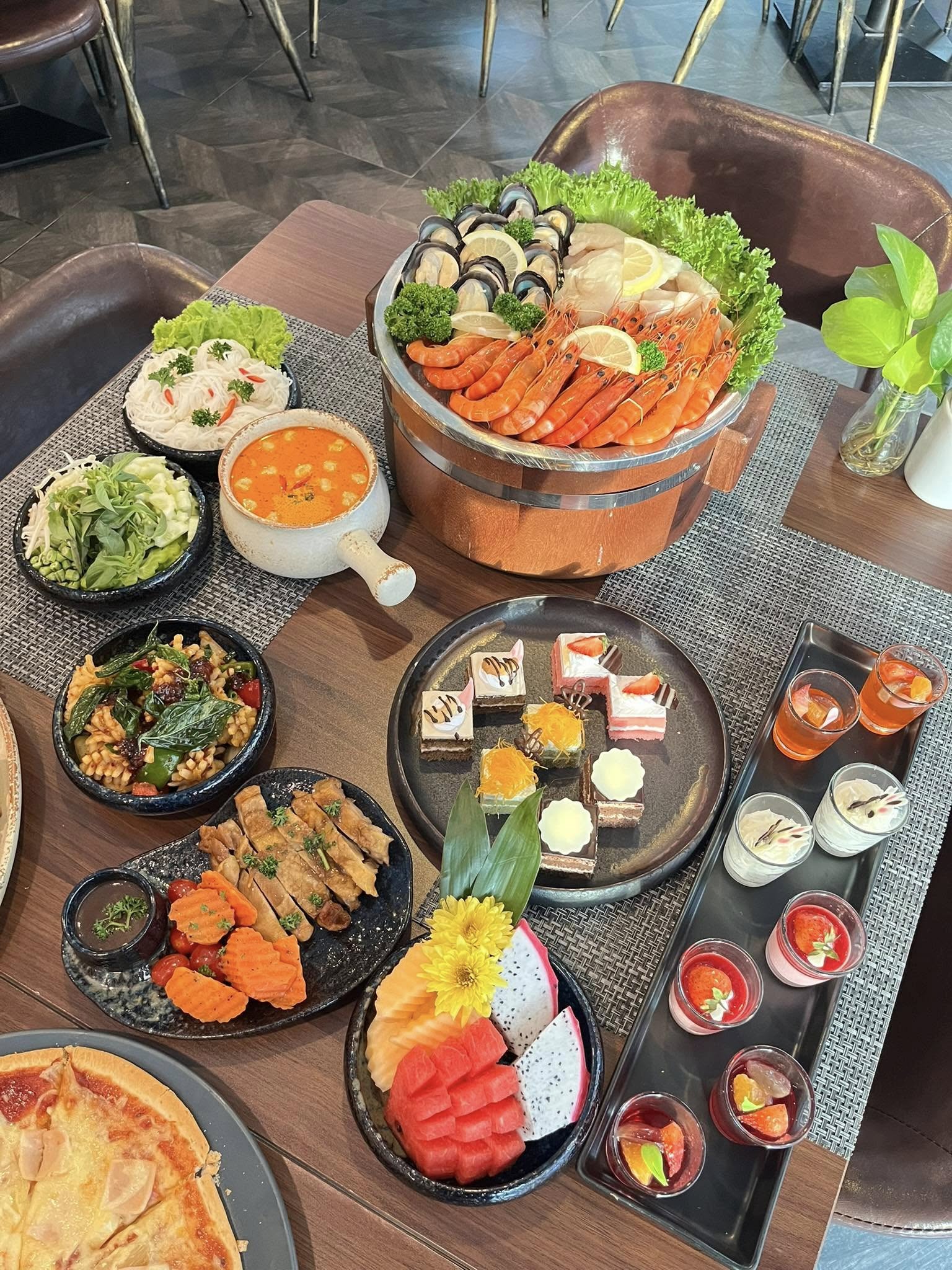 Picnic Hotel Bangkok International Buffet 