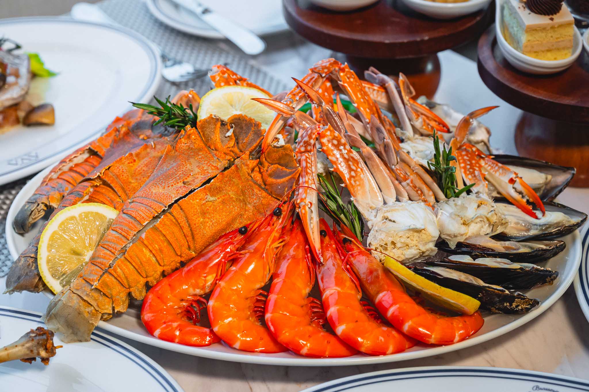 AVA Brasserie at InterContinental Bangkok Sukhumvit  Big Group: Brasserie Dinner with a Complimentary Welcome Drink (Semi-Buffet) (Mon-Fri) 