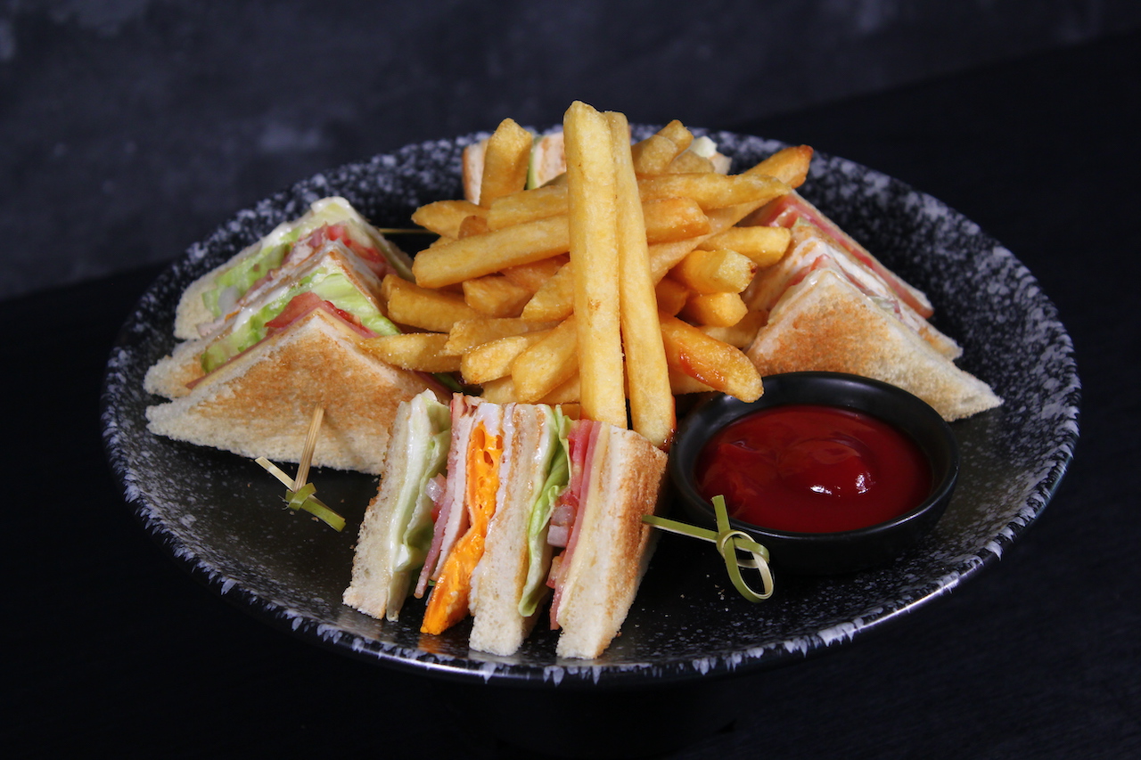 4K Café Cross Vibe Bangkok Sukhumvit Hotel A La Carte Buffet with Free-Flow House Wine and Chang Draft Beer