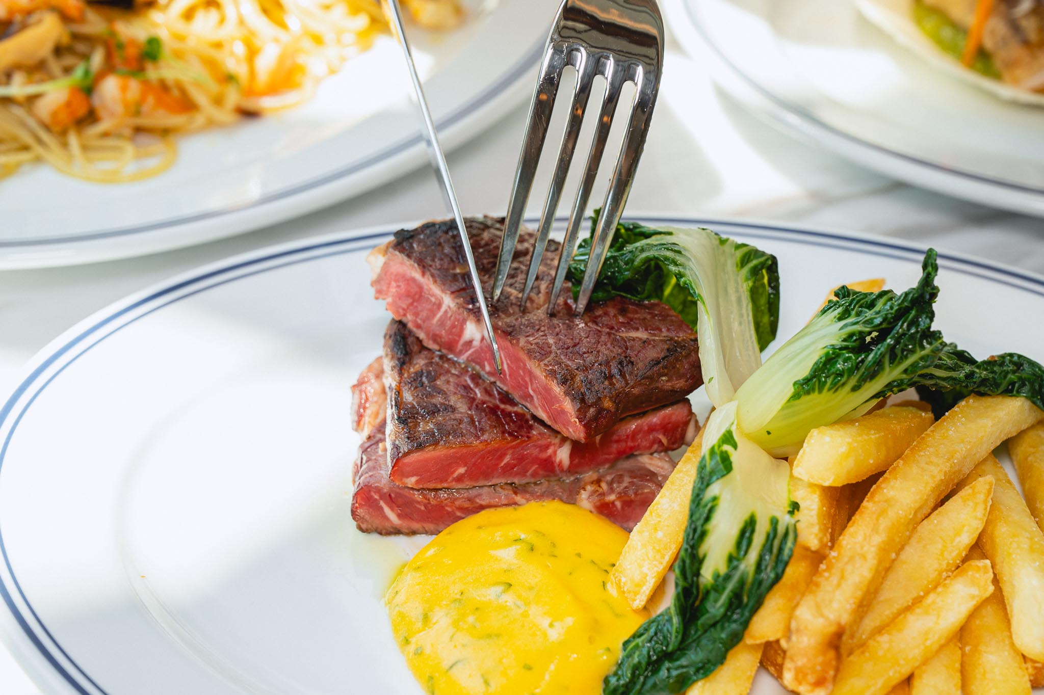 AVA Brasserie at InterContinental Bangkok Sukhumvit (Sat-Sun) Dinner de Brasserie inclusive of grill station with a complimentary welcome drink (Semi-Buffet)