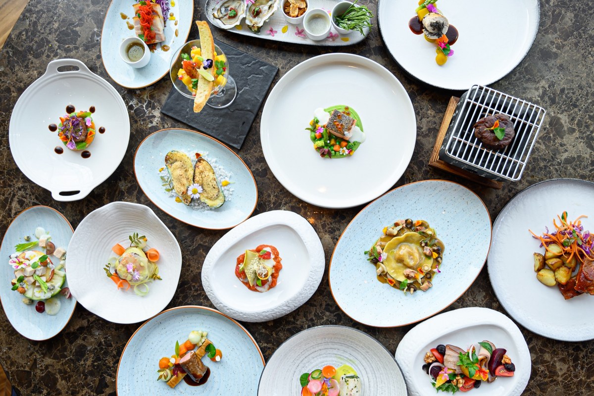 Red Oven SO/ Bangkok [Sun.-Thurs.] Robata Grill Dinner Buffet inclusive of soft drink and a Special Dish