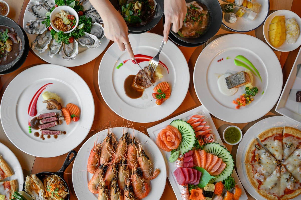 Bangkok Sky Buffet (76/78th floor) at Baiyoke Sky Hotel  31 Dec Special : GRILL STEAK & SEAFOOD BUFFET (16.30-18.30) 