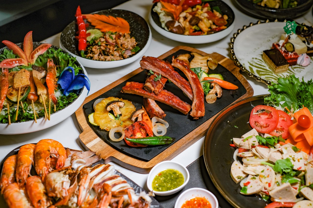 Orbit Restaurant Grande Centre Point Space (Pattaya) Tango Mango: Pattaya Firework Buffet (Fri - Sat)