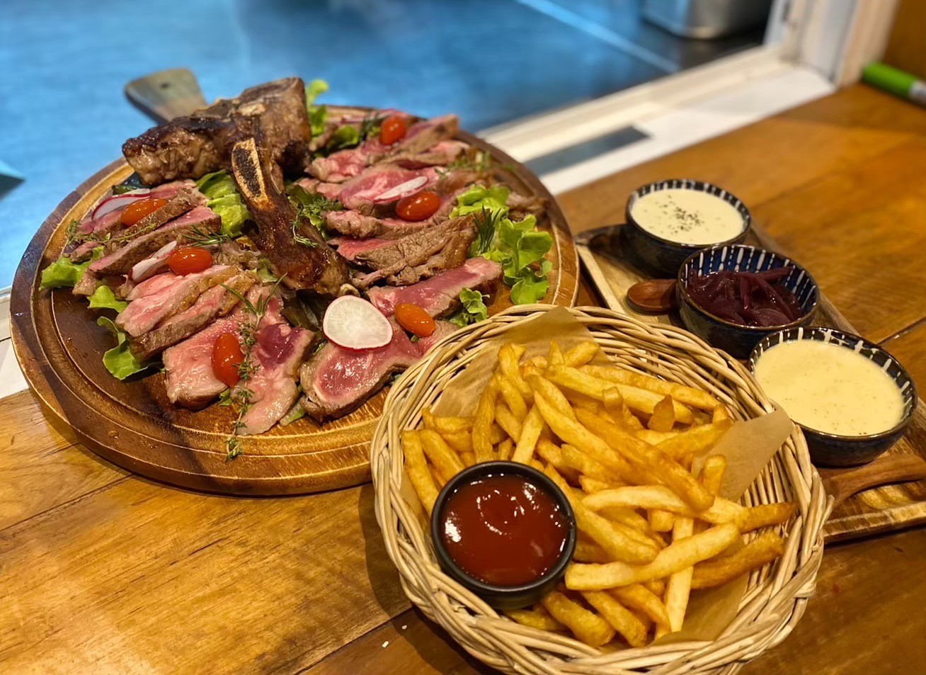 Blue Parrot Bangkok [Dinner] All You Can Eat with 1 Premium Menu & Free-flow Soft Drinks 