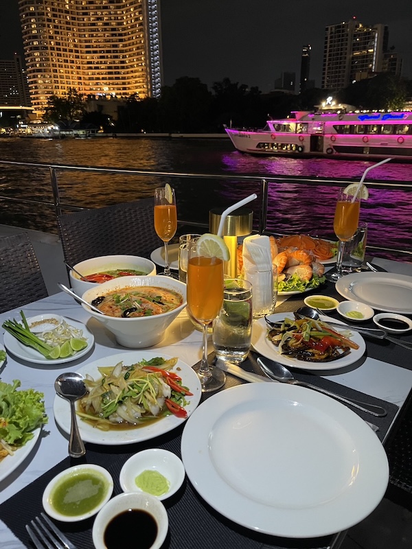 Unicorn Cruise  Dinner Line : Thai - Inter Buffet