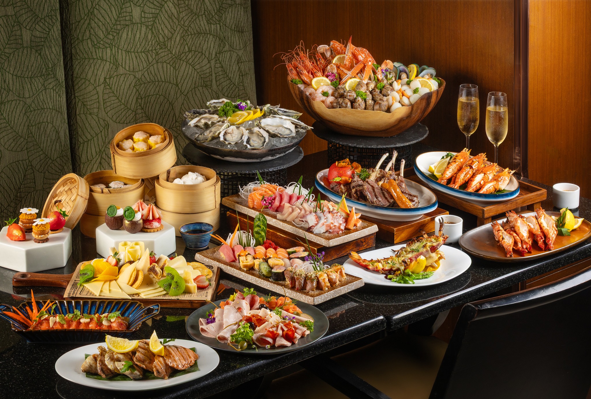 Romsai Banyan Tree Hotel Christmas Eve Buffet with Free Flow Sparkling Wine (Dinner, Dec.24 & Brunch, Dec. 25)