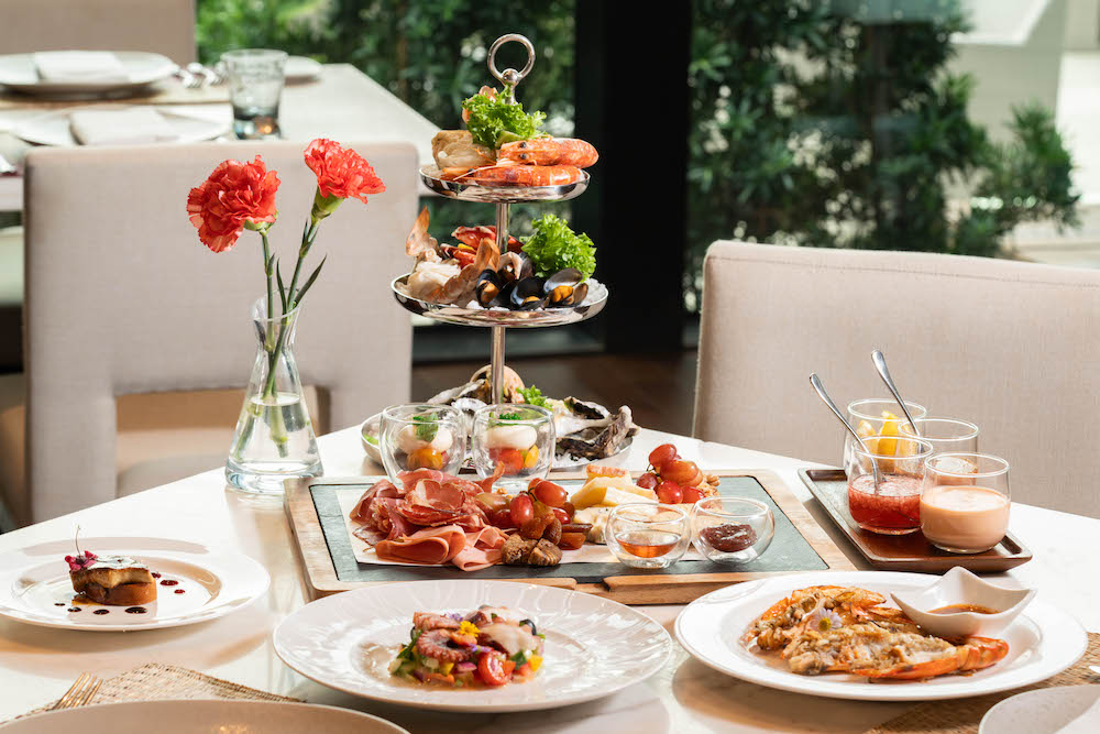 Viu The St. Regis Bangkok Signature Sunday Brunch - At the Table [12.30]