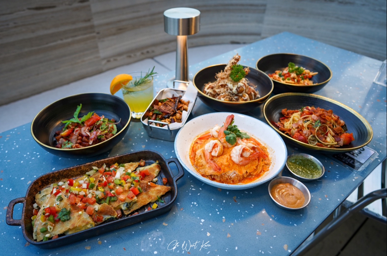 Atmos On Top Silom All You Can Eat with Free-Flow Soft Drink + Alcohol (3 Hours)