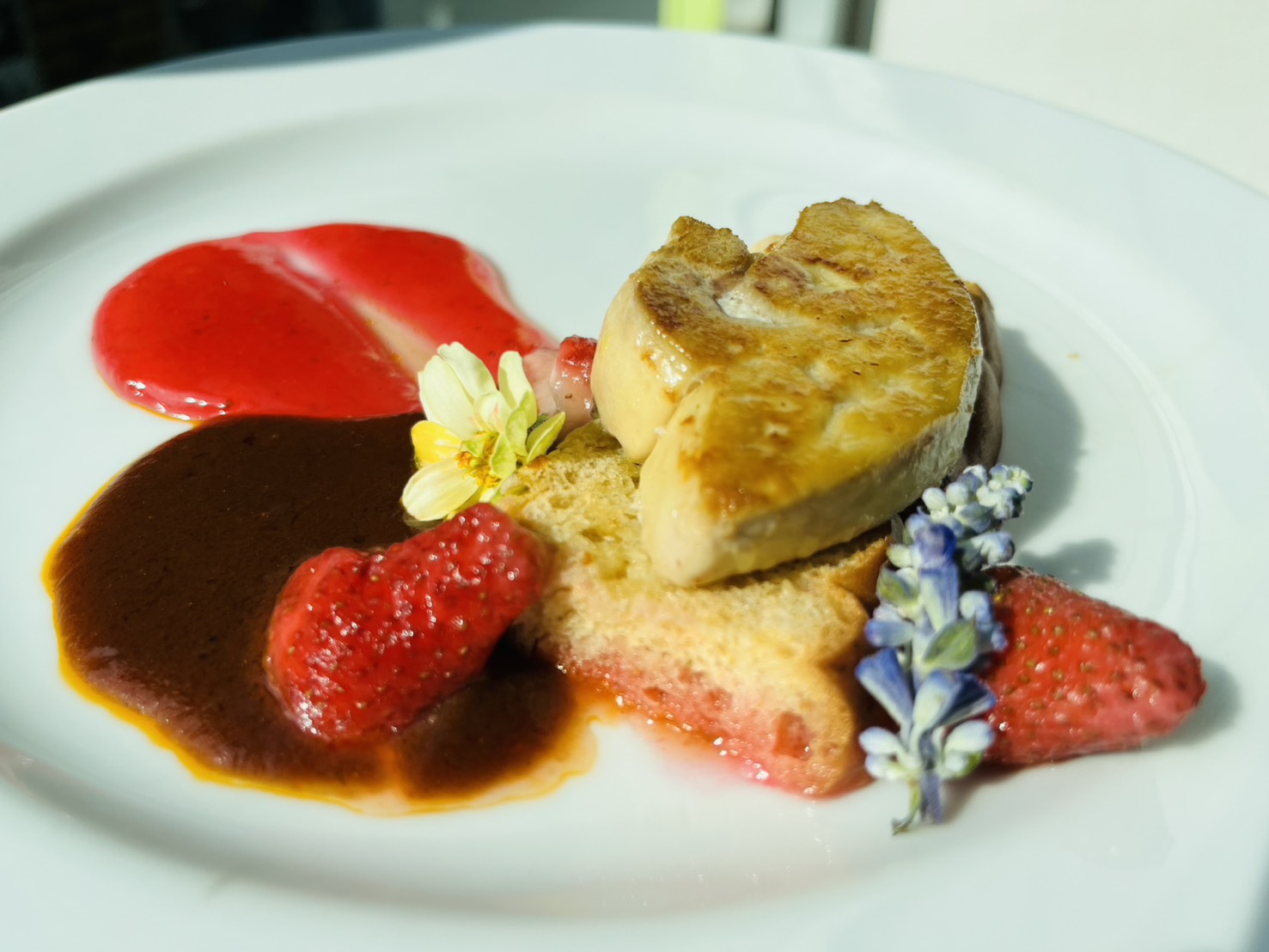 Mezzanine Cafe S15 Sukhumvit Hotel International Lunch Buffet with Free Flow Soft Drink (31st Dec & 1st Jan 2026)