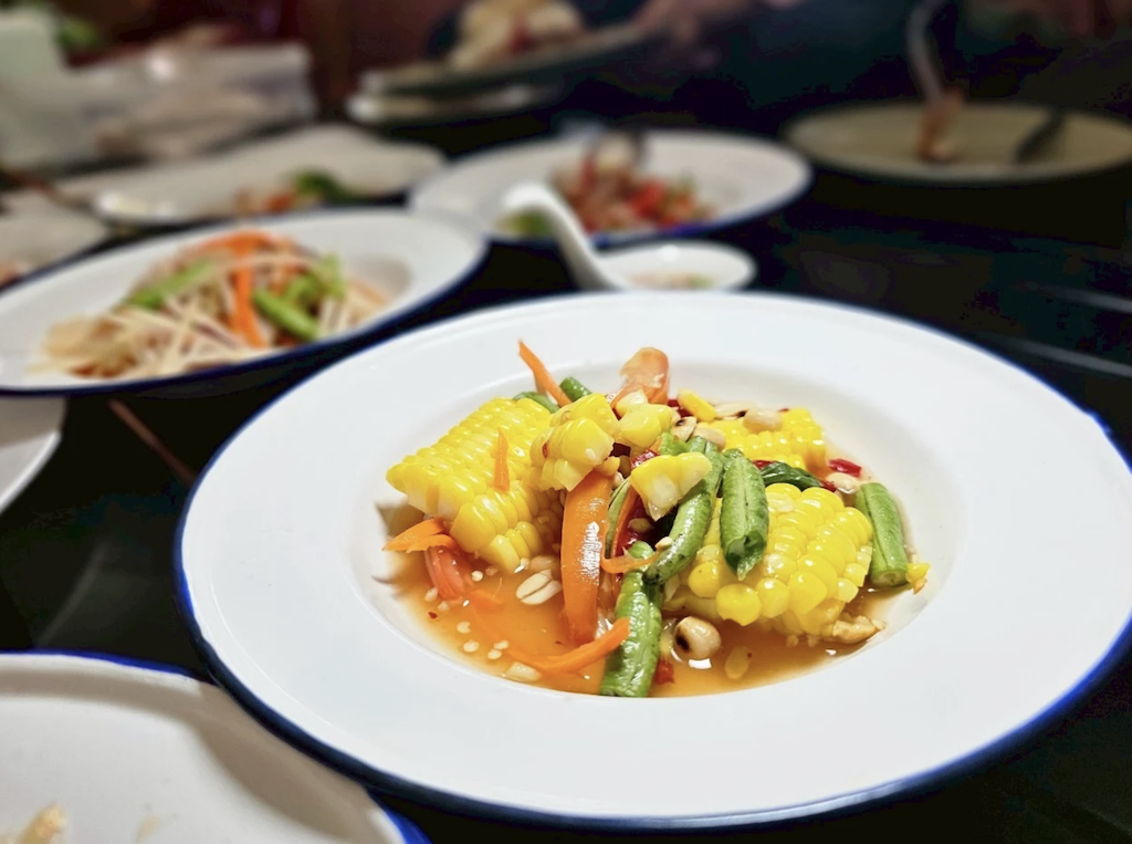 Baan Mhee Rim Nam (Samut Sakhon) All You Can Eat : Baan Mhee Rim Nam (60 Mins)