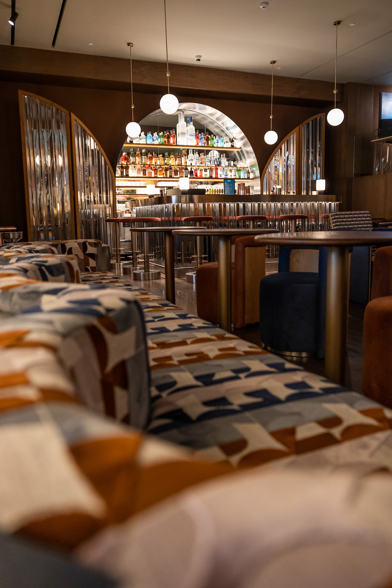 Open Bar l Public House Sukhumvit 31 Hotel Open Bar l 1 Dish with 2 Beer 