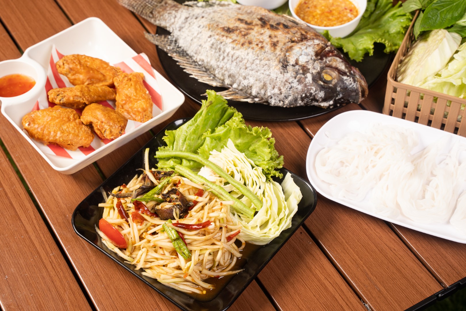 หมูกระทะ มหานคร แคมป์ปิ้ง ศรีนครินทร์ Sharing Set for 3 People