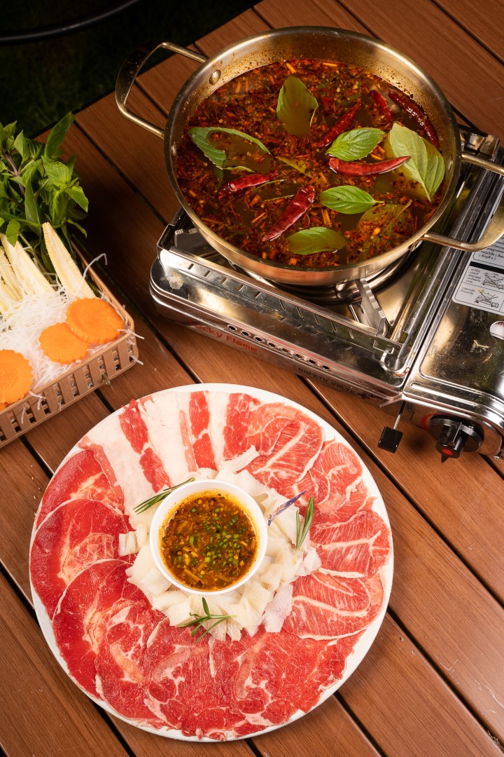 หมูกระทะ มหานคร แคมป์ปิ้ง ศรีนครินทร์ Sharing Set for 2 People with 2 Alcohol Drink