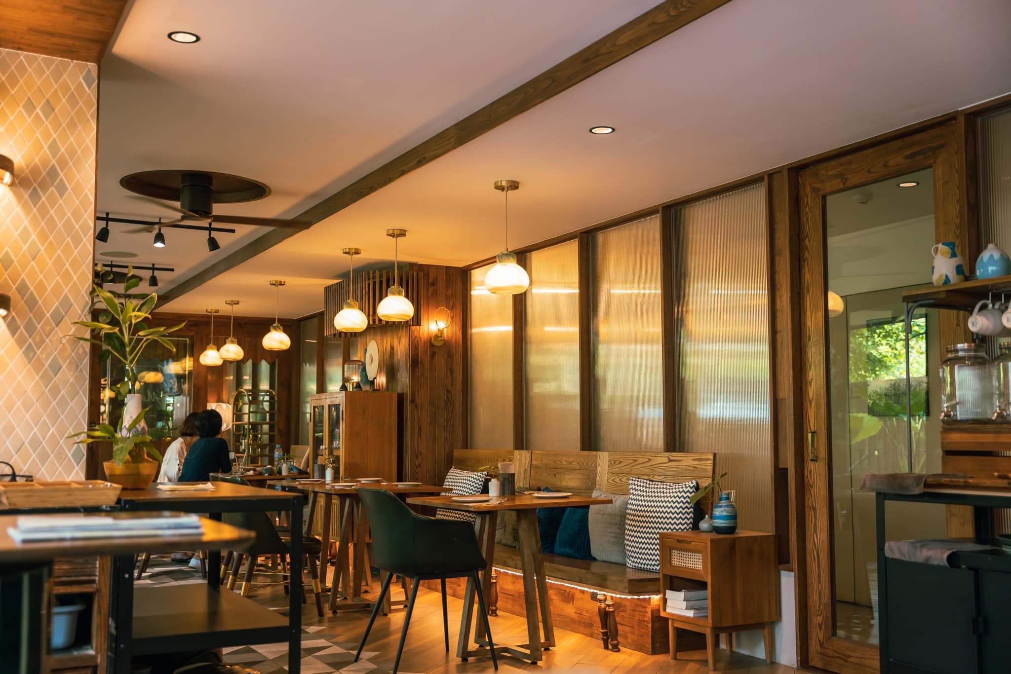 มรีจิ คาเฟ่ แอนด์ แคชชวล ไดน์นิ่ง Sharing Set for 4 People (Lunch)