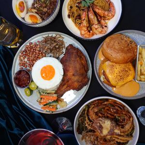 Home Dusk: Live House Sharing Set for 2 people