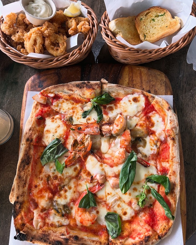 Fernando's Pizza At Margaret Drive Sharing Set for 4 People 