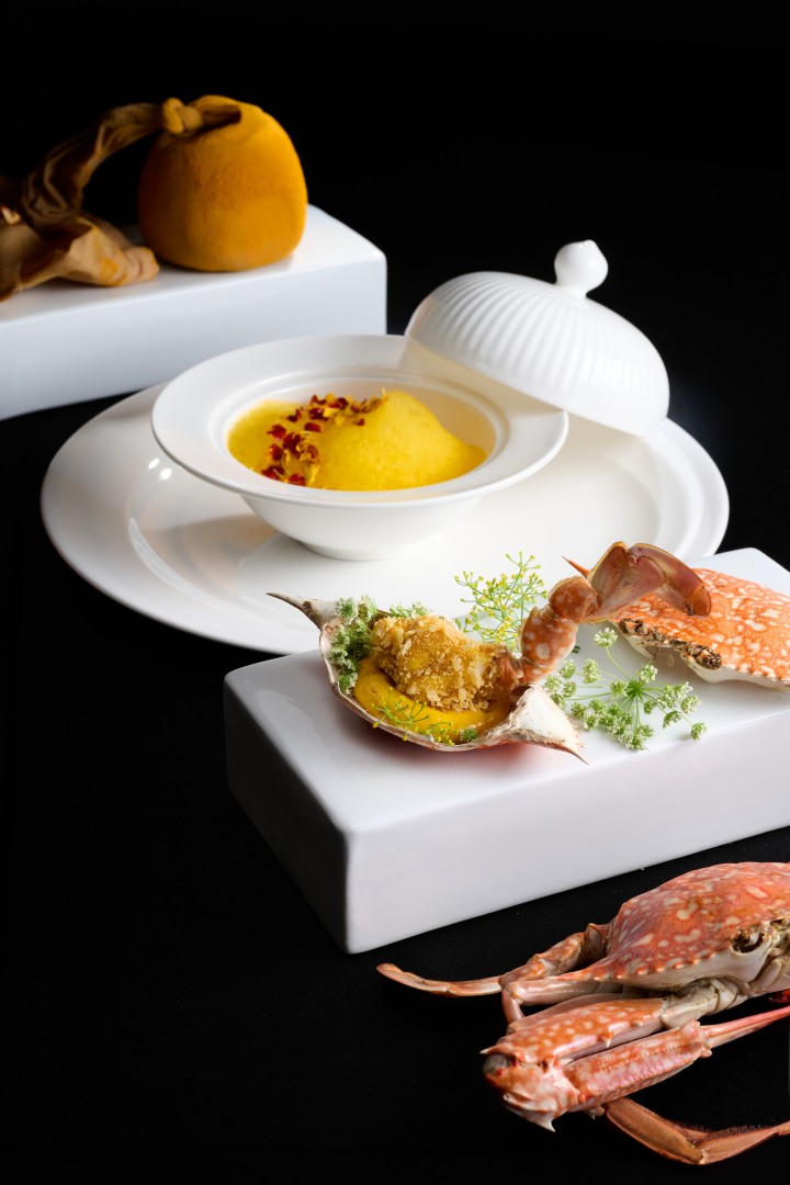 Sra Bua by Kiin Kiin at Siam Kempinski Hotel Bangkok (One Michelin Star 2023) Lunch | 5-Course Set Menu (Book in advance 3 hours)