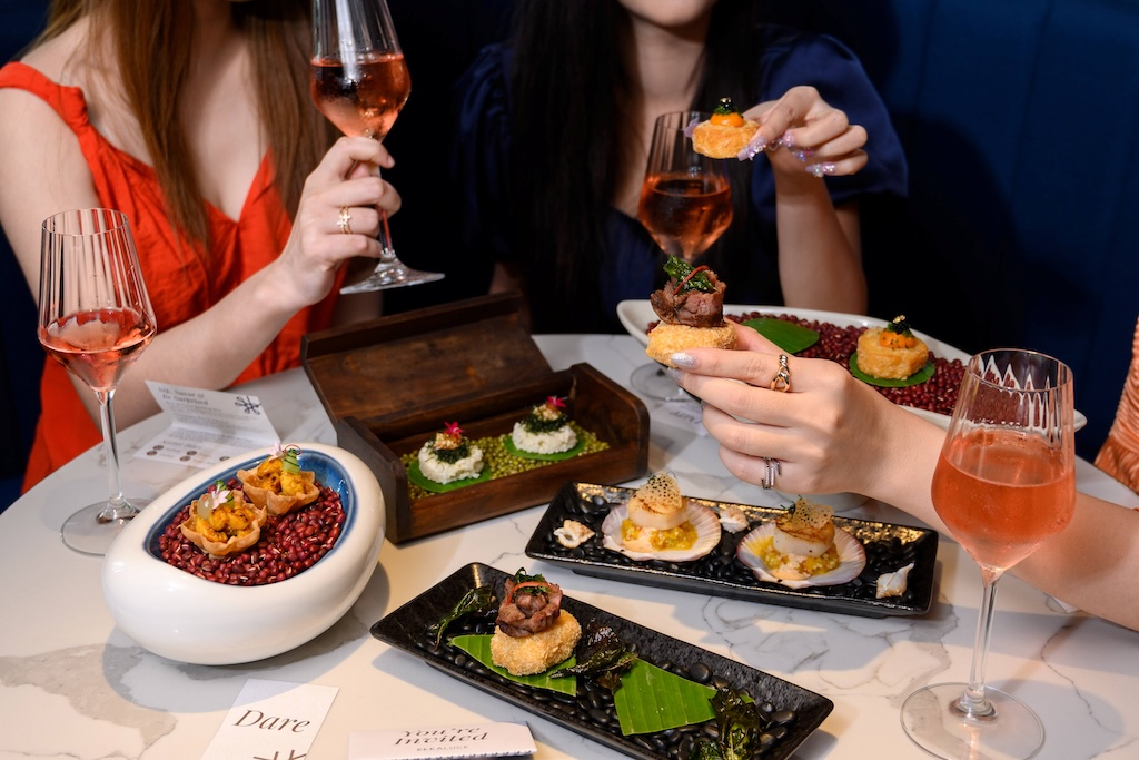 Ekkaluck @ Madi Paidi Bangkok Secret Date & Secret Deal with 1 Bottle of Sparkling Wine