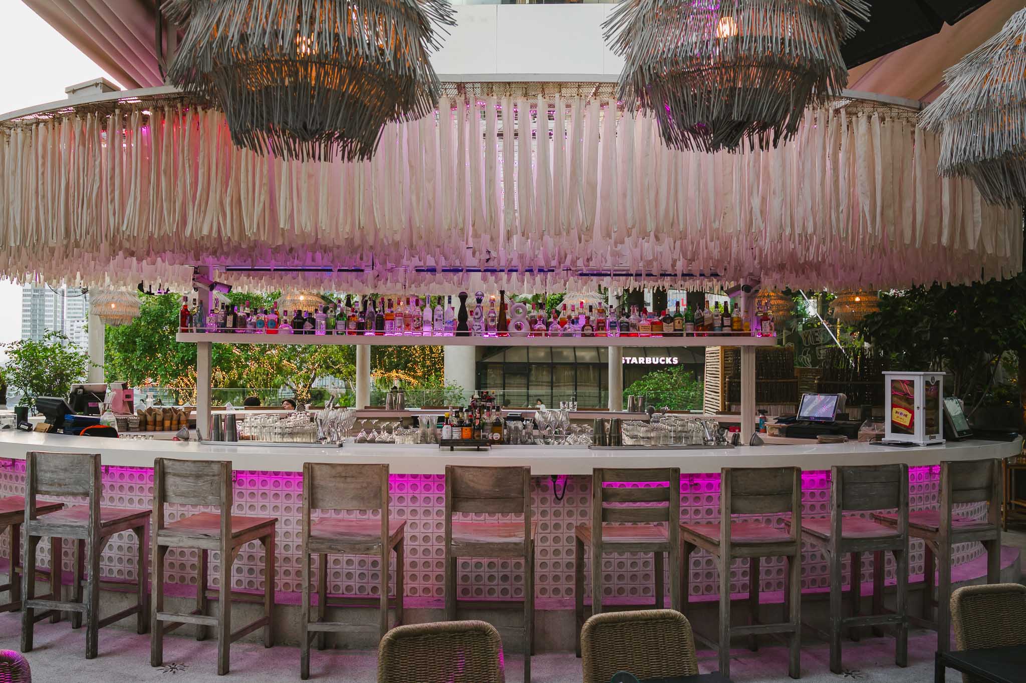 Escape Bangkok Emquartier 2 Dishes with Free Flow Beer & Spirits 90 Minutes 
