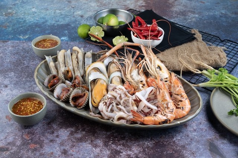 IMPACT Lakefront Dinner Sharing Set for 5-6 People	