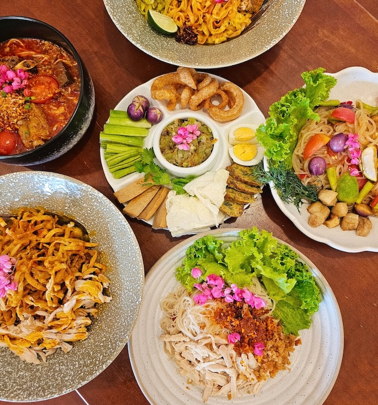 Kinlum Kamwhan Sharing Set for 4 People