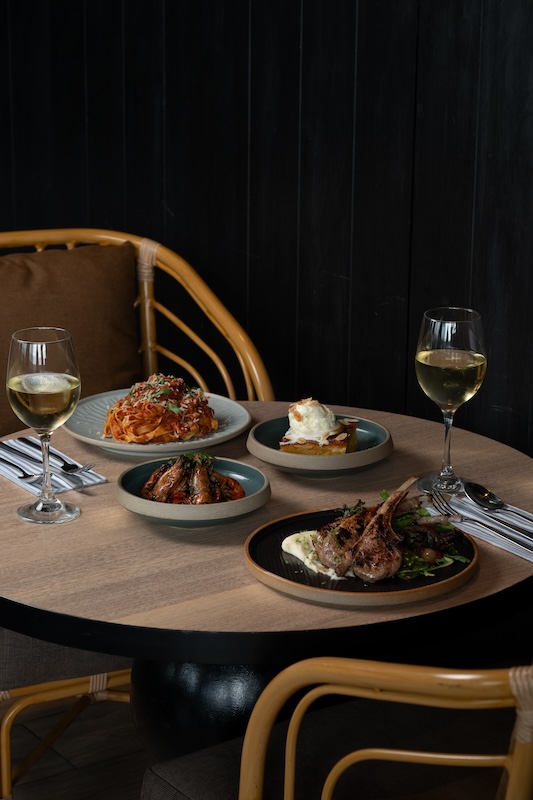 Sol & Ora Sharing Set for 4 People with A Bottle of Wine