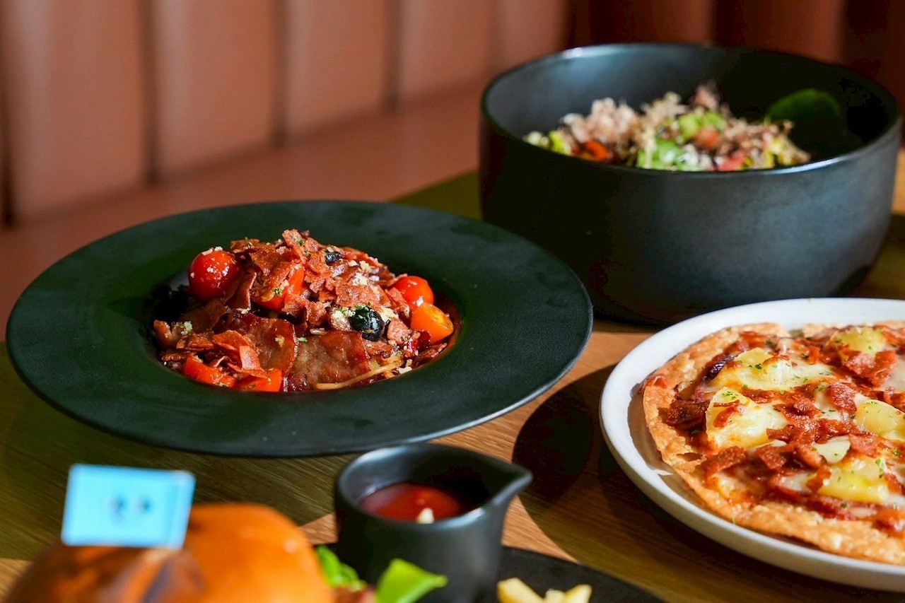 Vegas Cafe & Gallery Sharing Set for 2 People