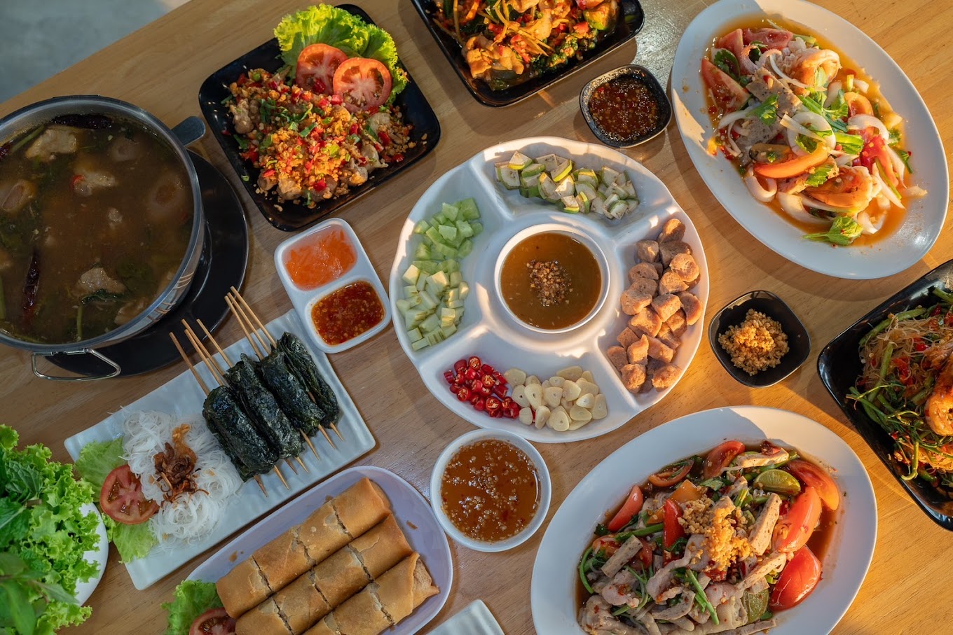 Yuan-Thai Sharing Set for 3 People